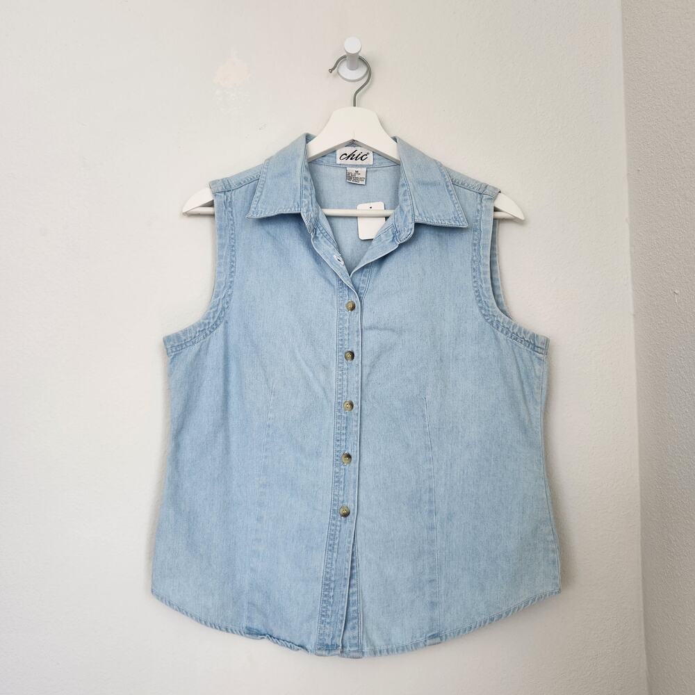 Vintage 90s Chic Light Wash Chambray Sleeveless Button Up Shirt M